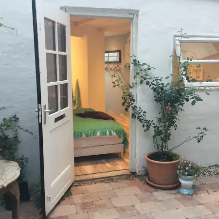 Antonia House Apartman Hága